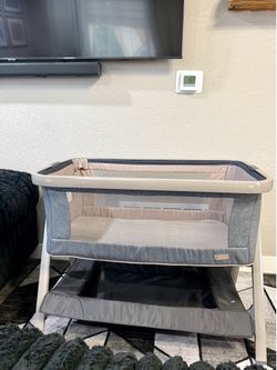 Monbebe Height Adjustable Baby Bassinet