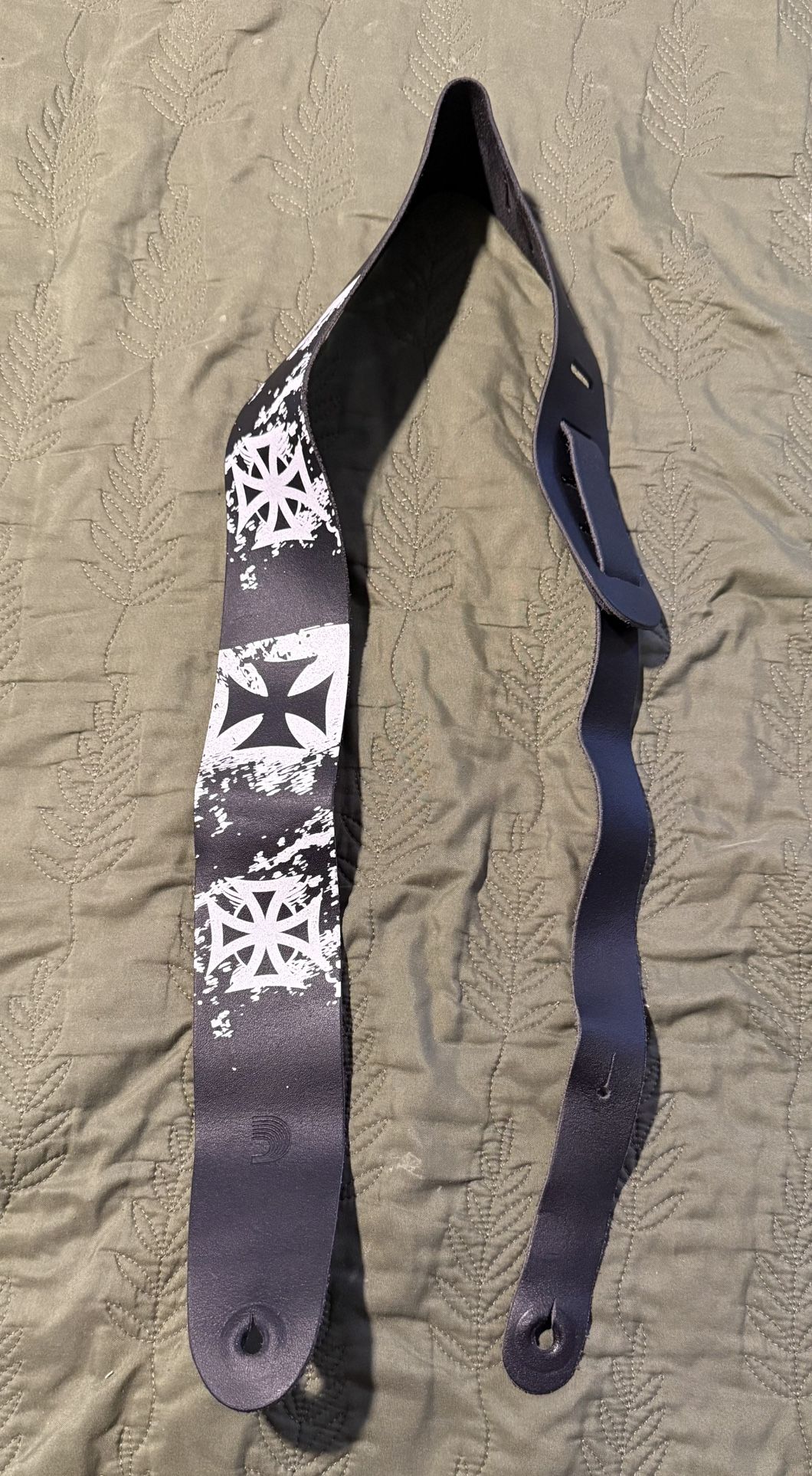 PLANET WAVES LEATHER IRON CROSS GUITAR STRAP