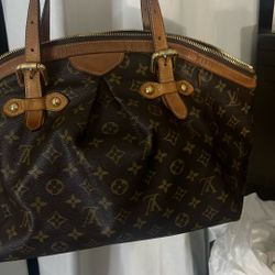 Louis Vuitton Tivoli GM bag. 
