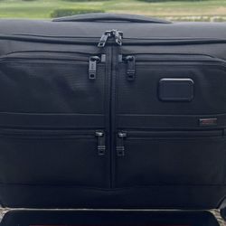 Tumi Alpha 2 Carry on 4 Wheel Spinner Garment Bag Black 