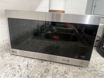 0.9 cu. ft. NeoChef™ Countertop Microwave with Smart Inverter and EasyClean®