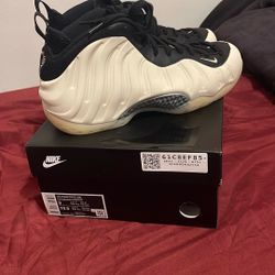  Nike Size 9 brand new never worn
