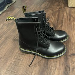 Dr. Martens Boots  Black 