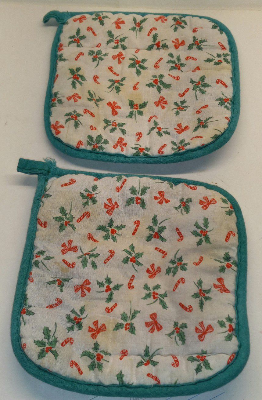 Vintage Set of 2 Christmas Cotton Potholders Candy Cane/Holly Berry READ