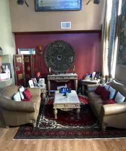 Beautiful,Elegant! barely used living room set,in perfect condition!