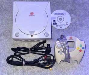 SEGA DREAMCAST CONSOLE WITH VIDEO GAME & CONTROLLER