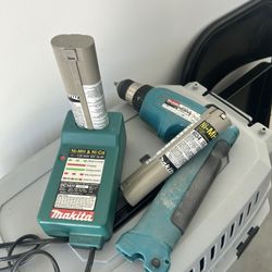 Makita Drill And DC1411 Battery Charger With 2 Batteries / Read Below ⬇️ 