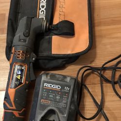 Rigid 12v Saw With Charger and Bag