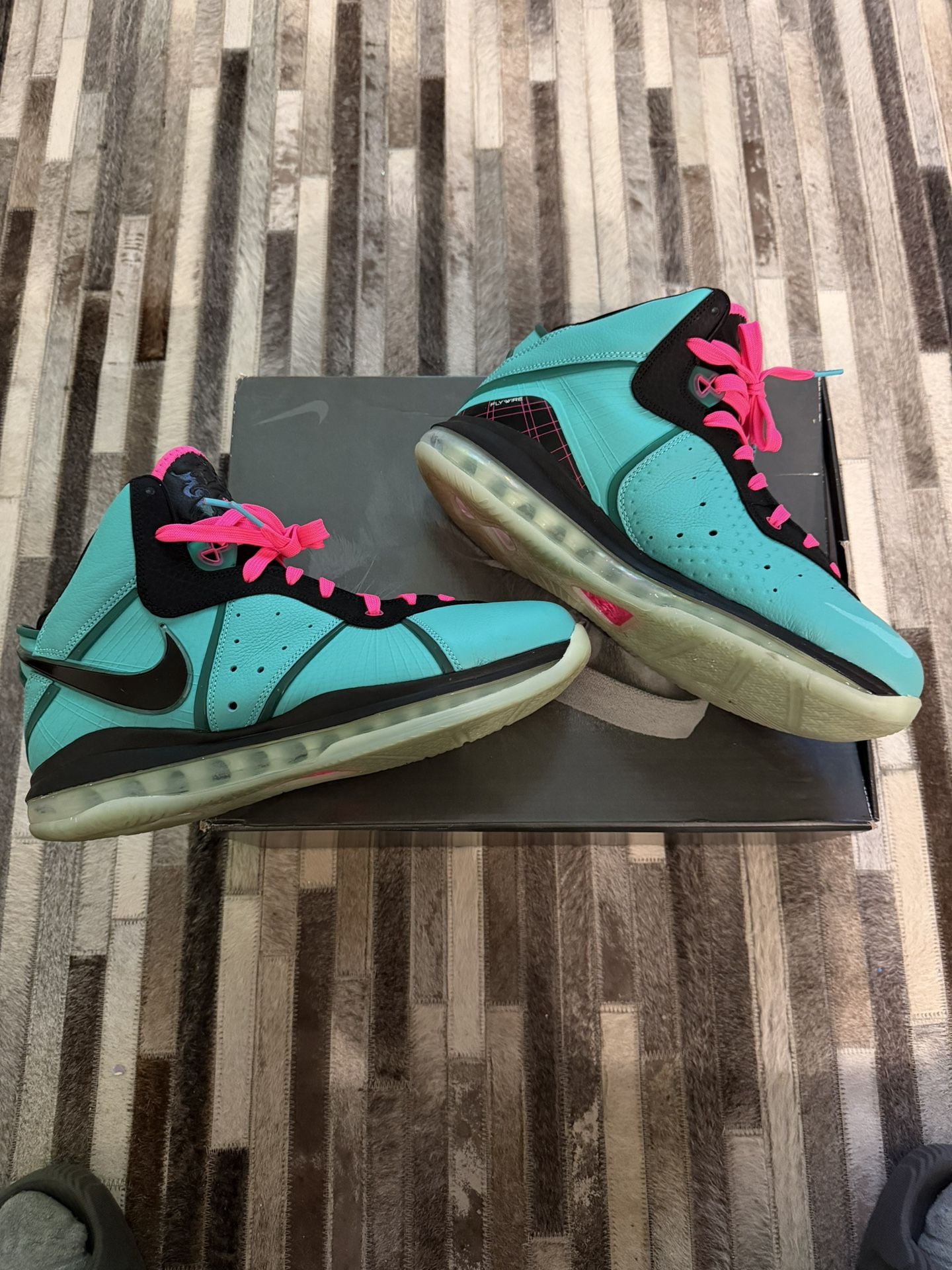 Nike LeBron south Beach Size 11.5