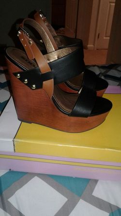 New Wedges Never Worn size 7 1/2