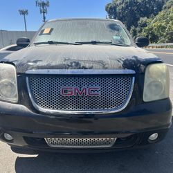 2011 GMC YUKON DENALI 6.2L (only parts———Solo partes)