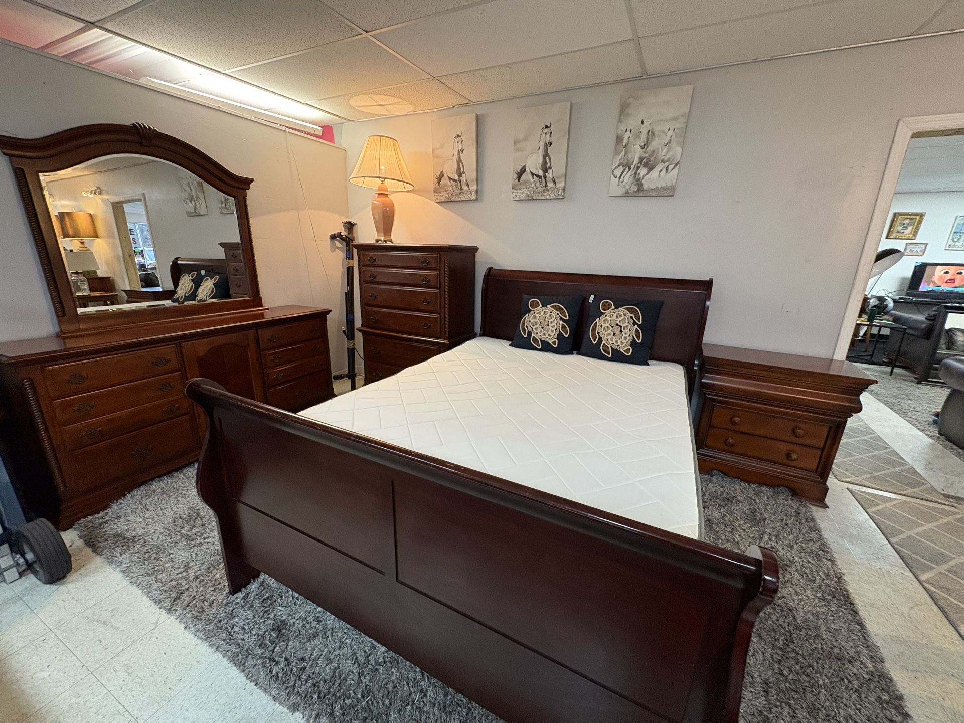 Wood Five-Piece Queen Bedroom Set 🌟$399.99