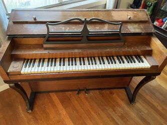 Wurlitzer Console Piano 1(contact info removed)