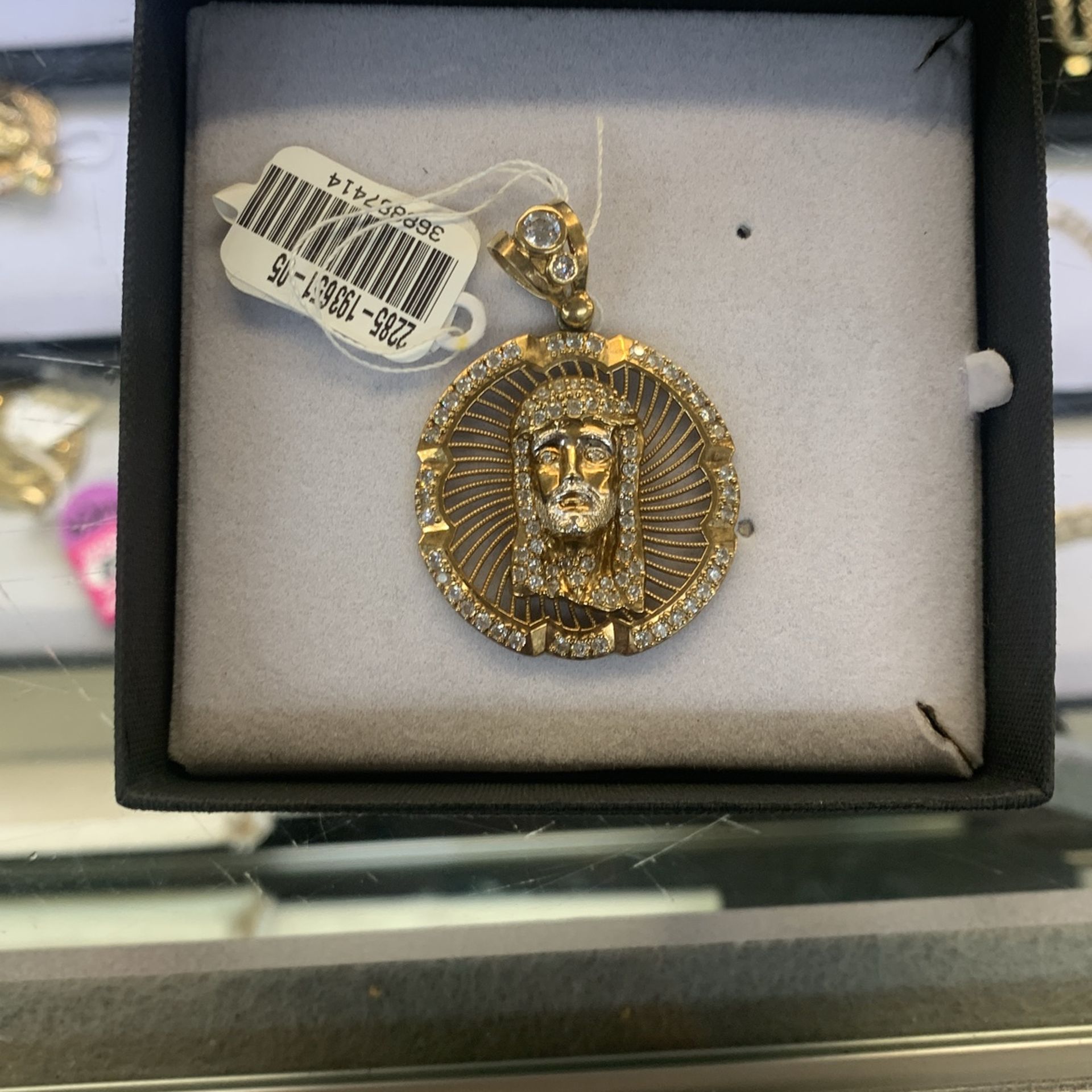 GREAT CONDITION 10K JESUS PENDANT
