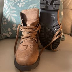 New White Mountain Boots