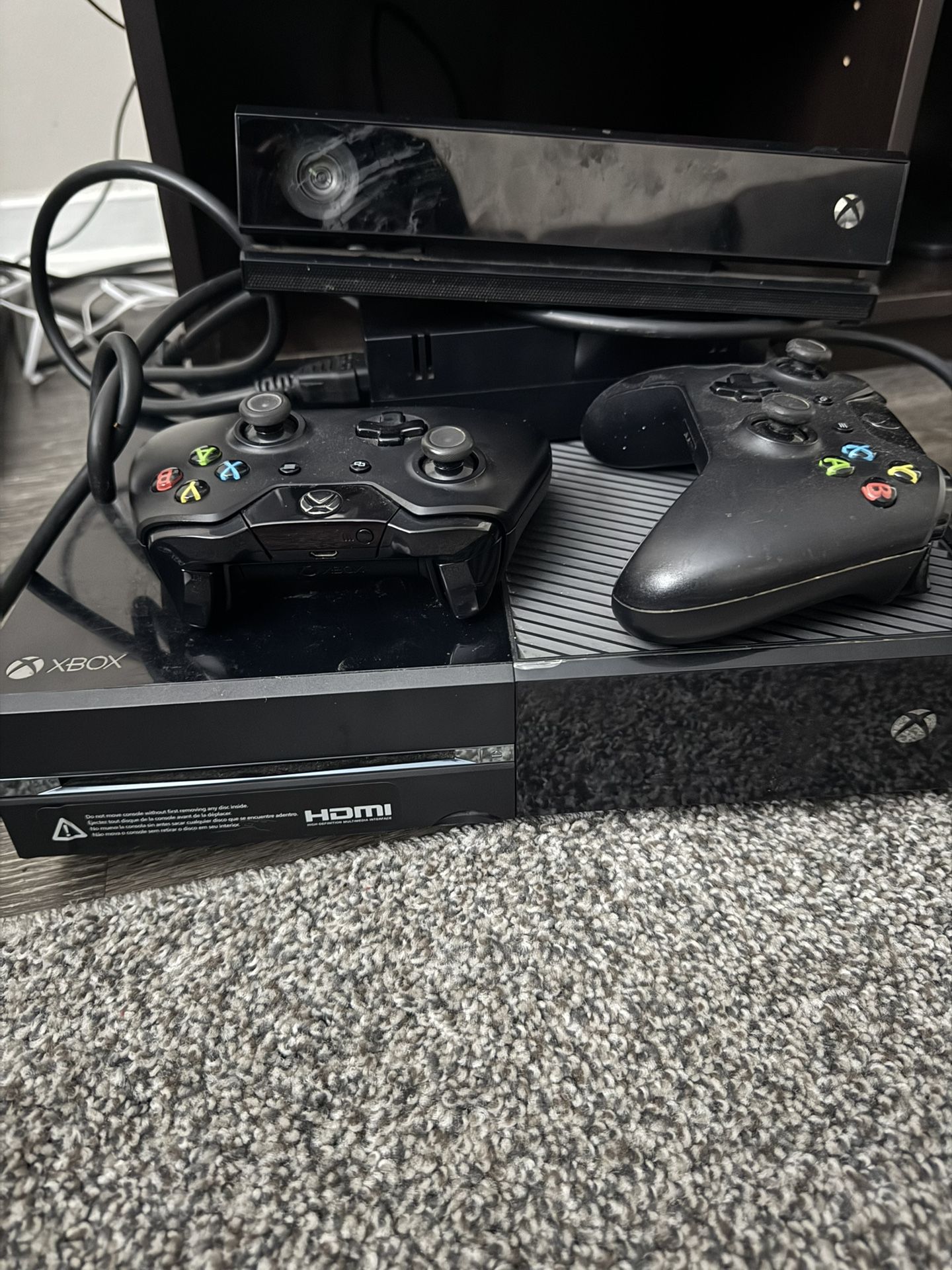 Xbox One 500GB & Controllers