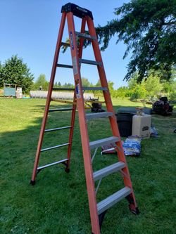 WERNER 8' fiberglass 300 lbs ladder