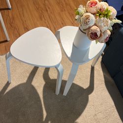 2x Stools/Small Tables + Vase + Artificial flowers