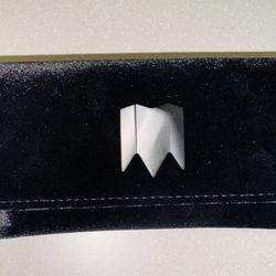 Oscar Mamooi Sunglasses velvet case - box -and cleaning cloth