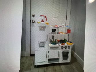 Play kitchen wood material for toddler