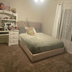 Bed And Vanity 