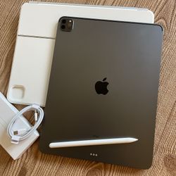 iPad Pro 12.9” (M2 chip / 2022 model) 6th Generation 128GB with  keyboard case and stylus pen 