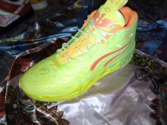 LaMelo mb.04 "grinch-sz.11