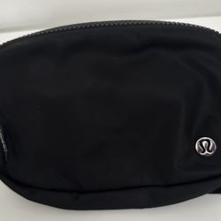 Lululemon Everywhere Belt Bag