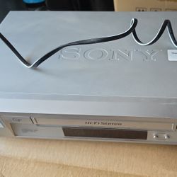 Sony SLV-N700 Hi-Fi Stereo VCR VHS Video Casette Recorder Working