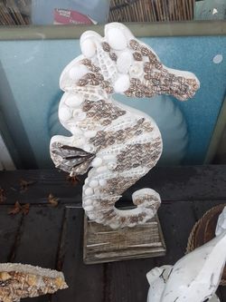 Shell in crusted sea horse table top piece
