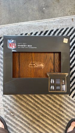 New Seahawks Whiskey set