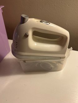 White hand mixer