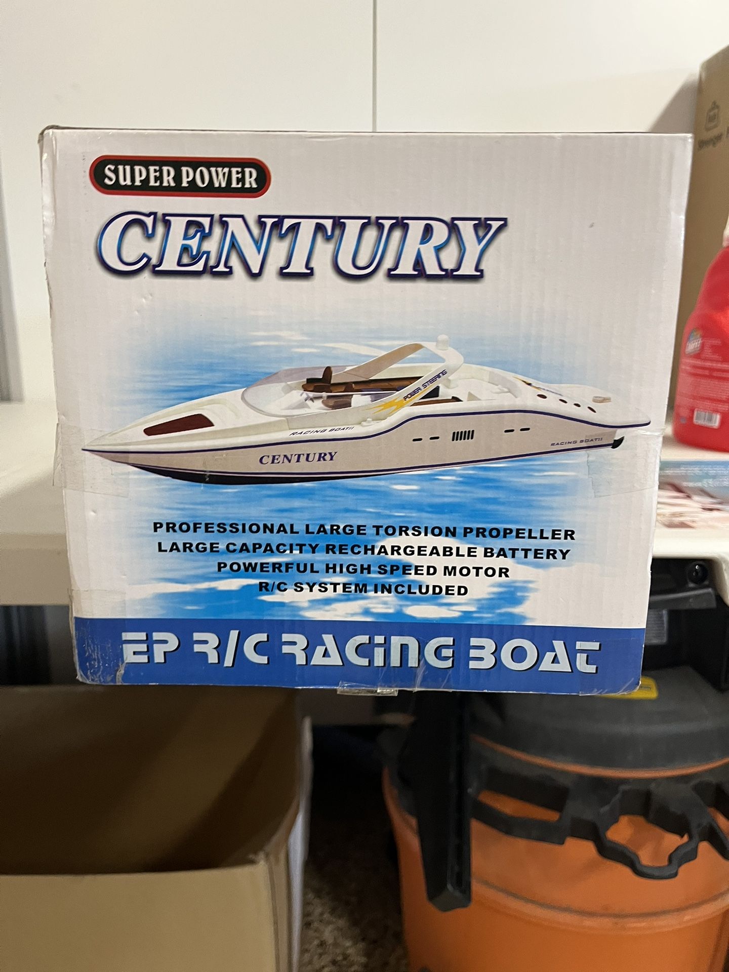 Remote control racing boat