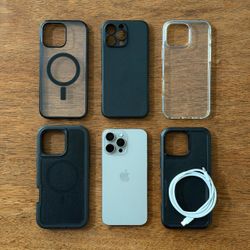 Apple iPhone 16 Pro Max 256GB Natural Titanium + 5 Cases (UNLOCKED)