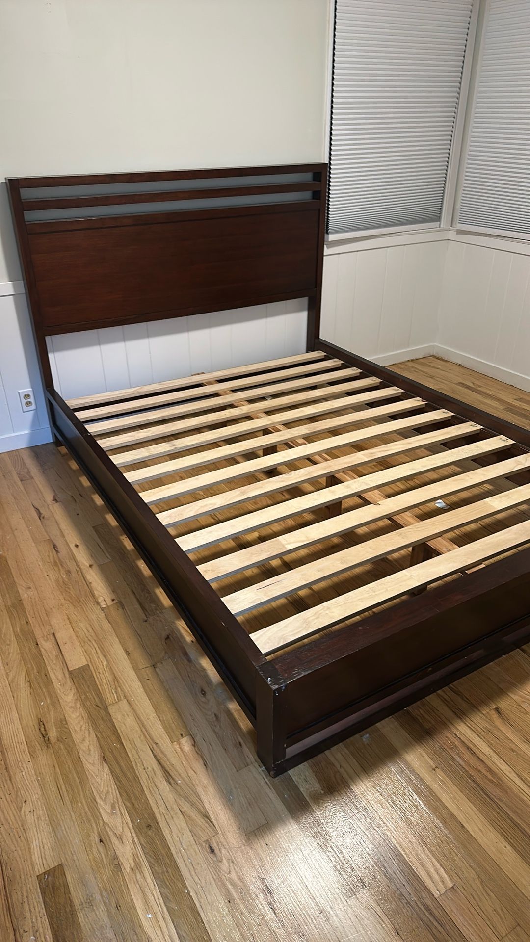 Queen size bed frame mattress