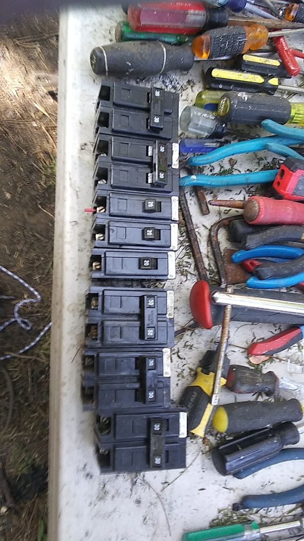 Common trip circuit breakers 2 bucks each for Sale in Glendora, CA