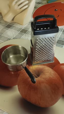 Nice mini pan n a grater..both 5.