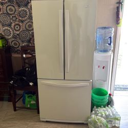 Household refrigerator Whirlpool ( refrigerador doméstico)