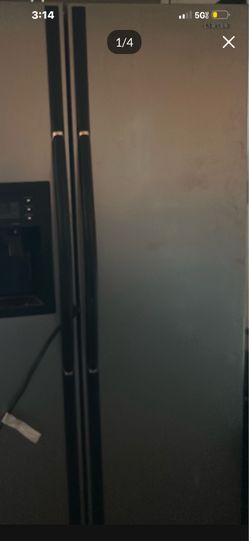 Samsung fridge with ice & water dispenser