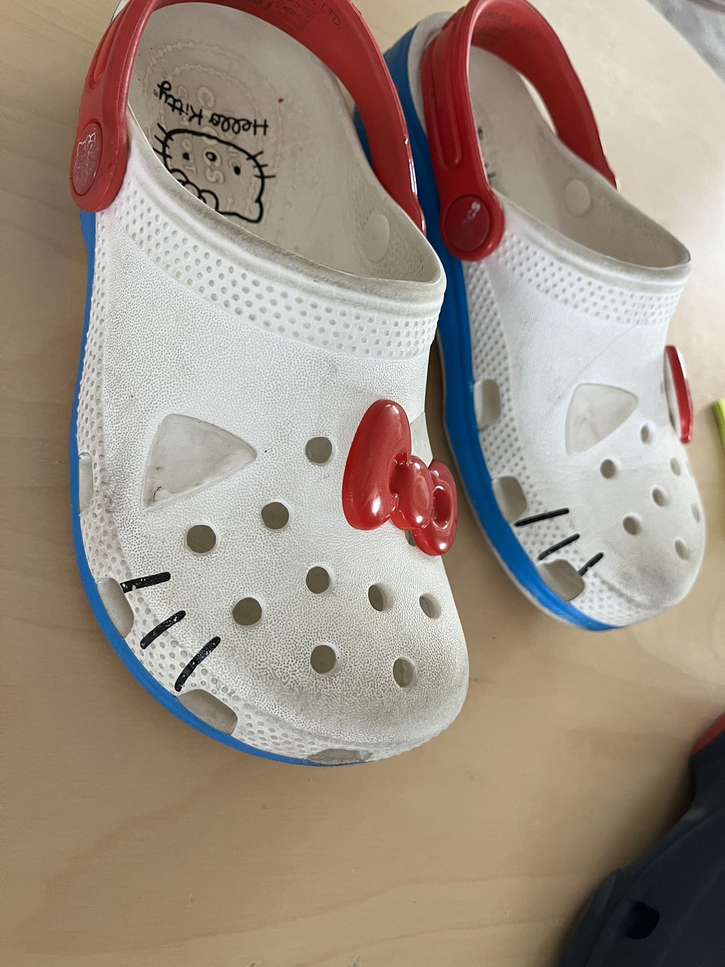 Hello Kitty Girls Crocs