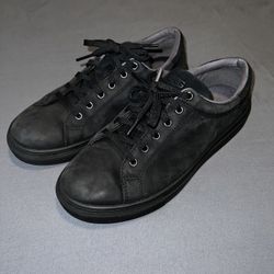 Ugg Shoes Size 8.5 Men