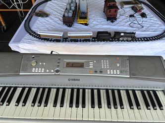 Yamaha YPT-300 Electronic Keyboard