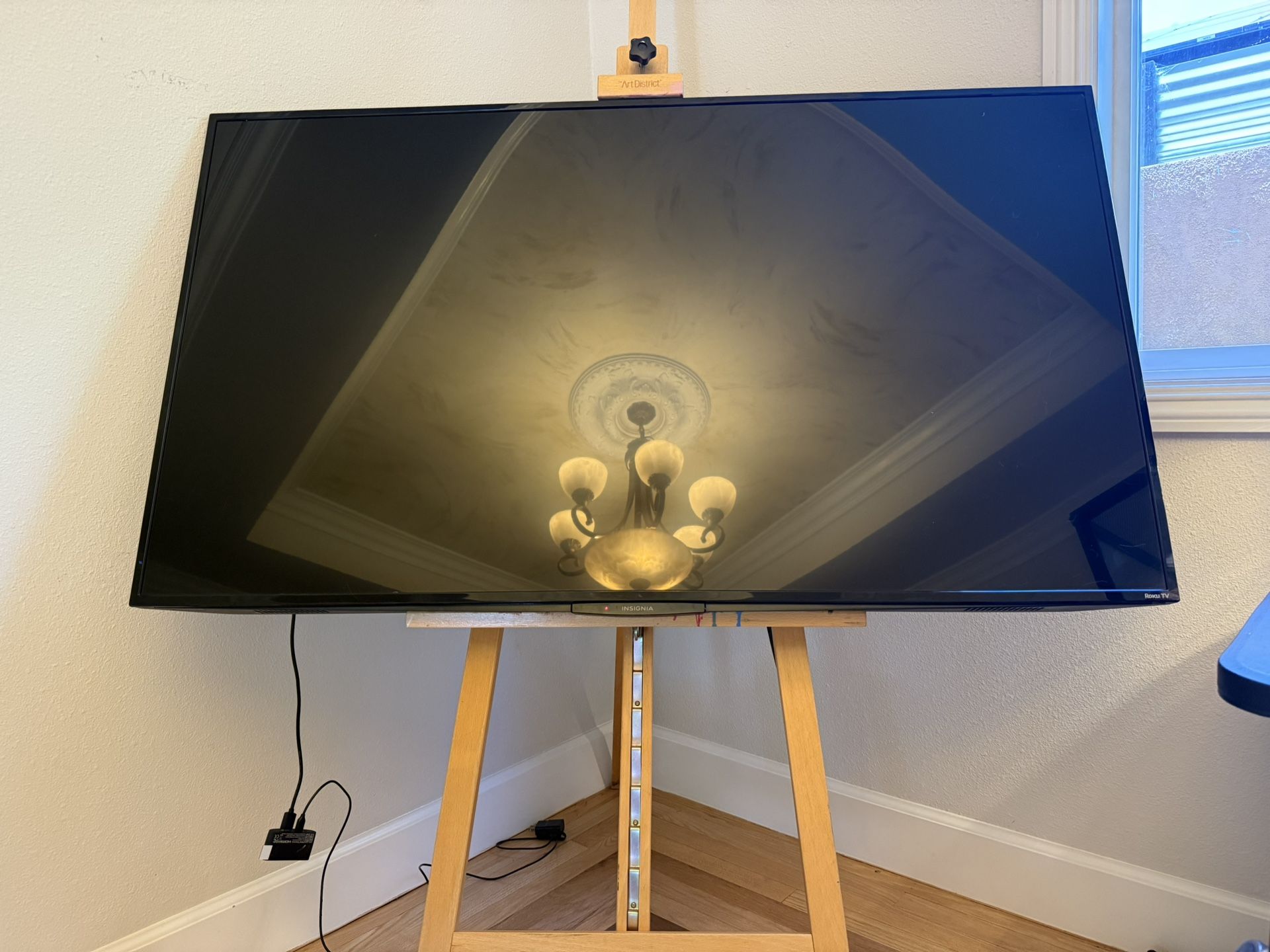 Insignia TV is a 55" Class LED HD Smart TV with Roku TV. Insignia TV is a 55" Class LED HD Smart TV with Roku TV.