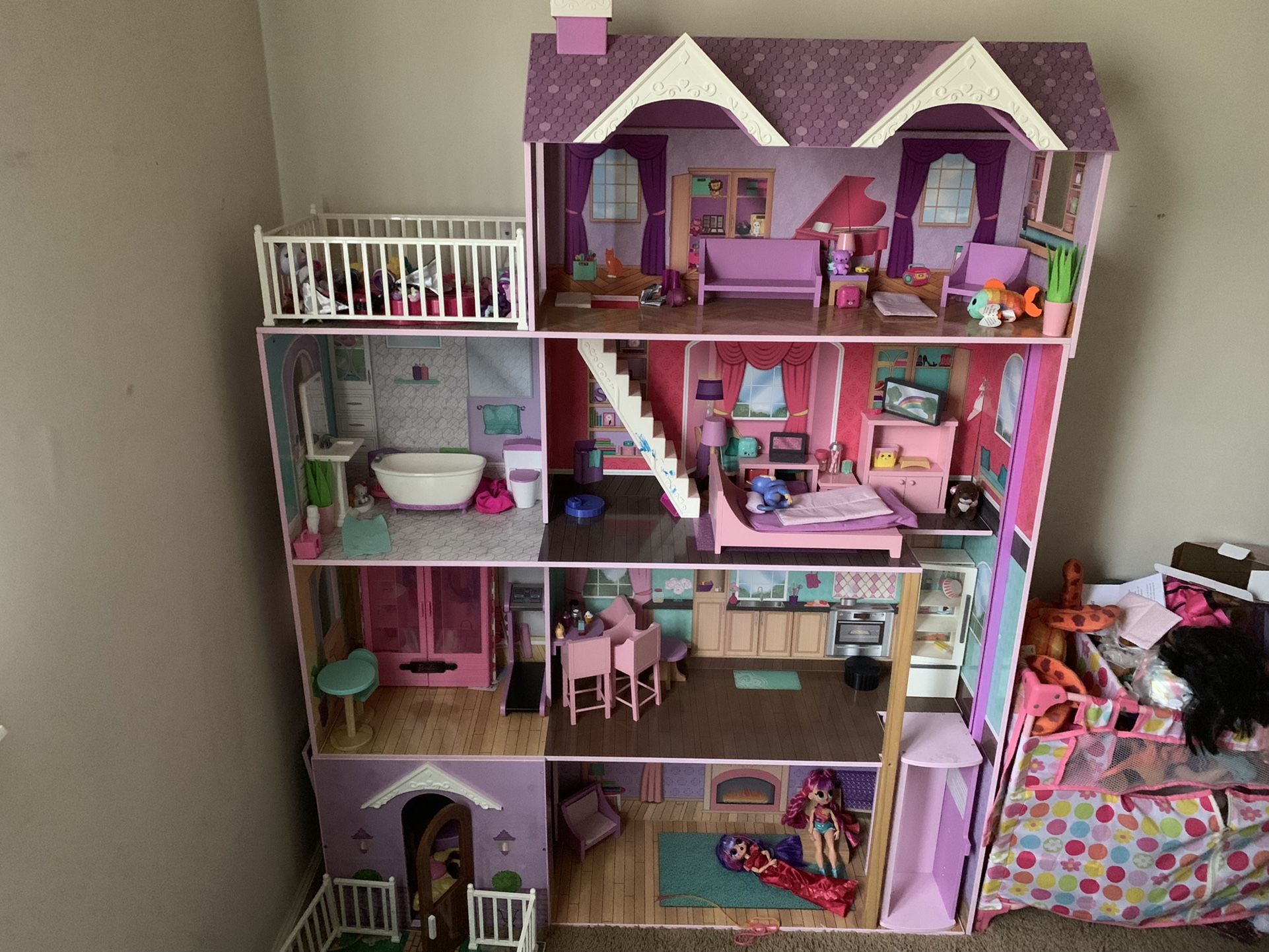 Life Size Girls Doll House Just in Time For Xmas 