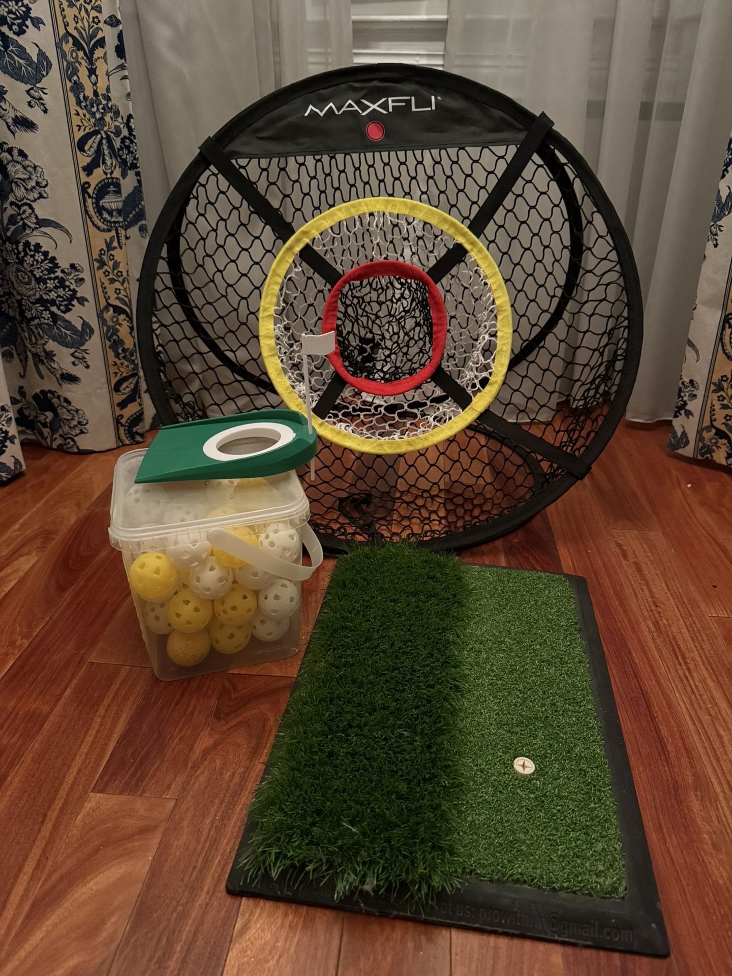 Golf Chipping Net, Hitting Mat, Practice Balls, Putting Cup