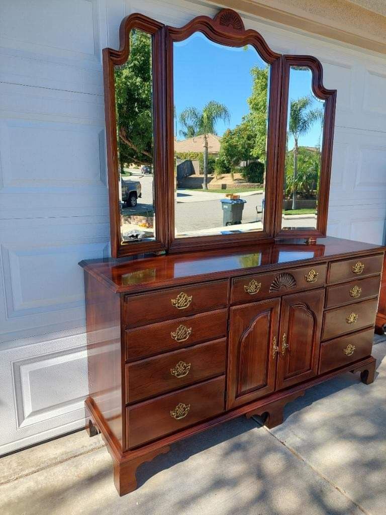 Dresser With Mirror