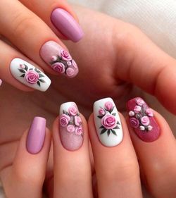 24 PCS PRESSED ON NAILS 