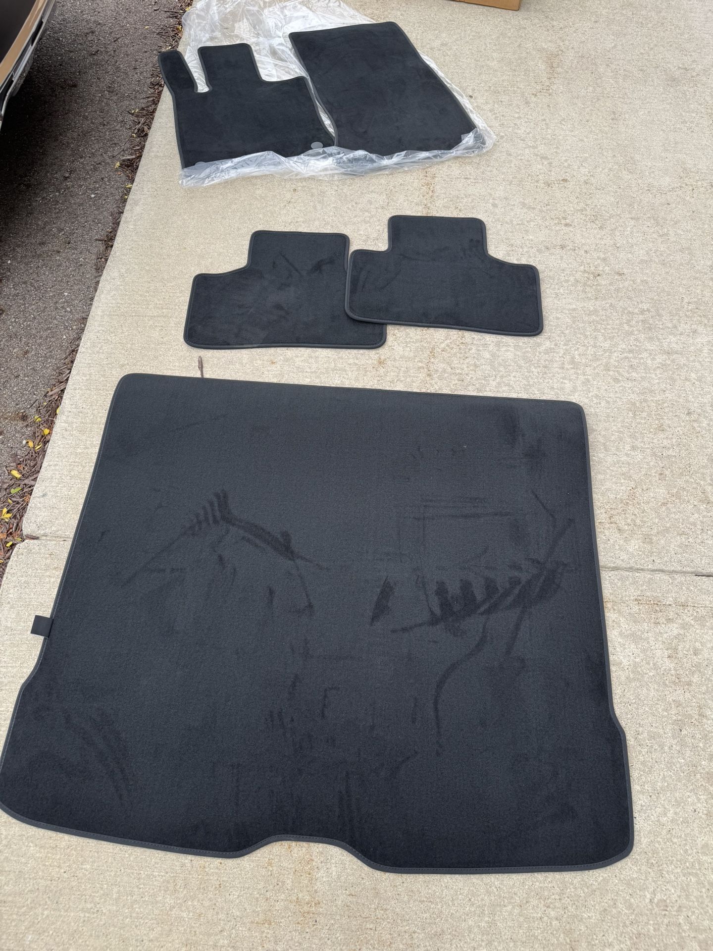 2026 Mercedes Glc 300 Like New Floor Mats