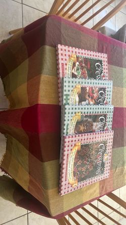 Gooseberry Patch Christmas Craft/Cookbook Set of 4