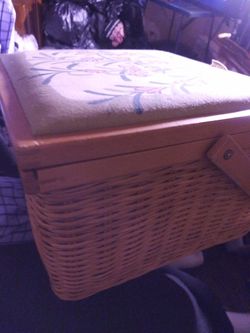 Woven picnic basket